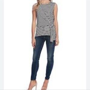 NWOT Vince Camuto Vibrations Striped Tie-Front Top Size M
